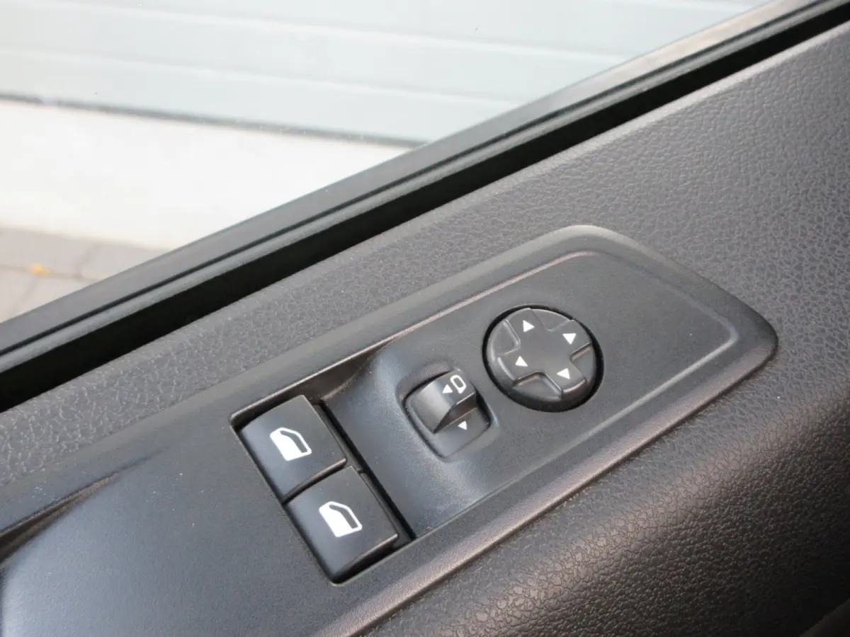 2.0, 177pk, L3, Euro6, Airco, Navigatie, Stuurverwarming, PDC. 3-Zits.