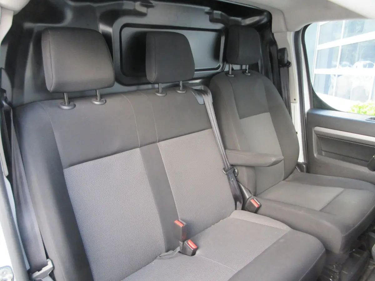 2.0, 177pk, L3, Euro6, Airco, Navigatie, Stuurverwarming, PDC. 3-Zits.