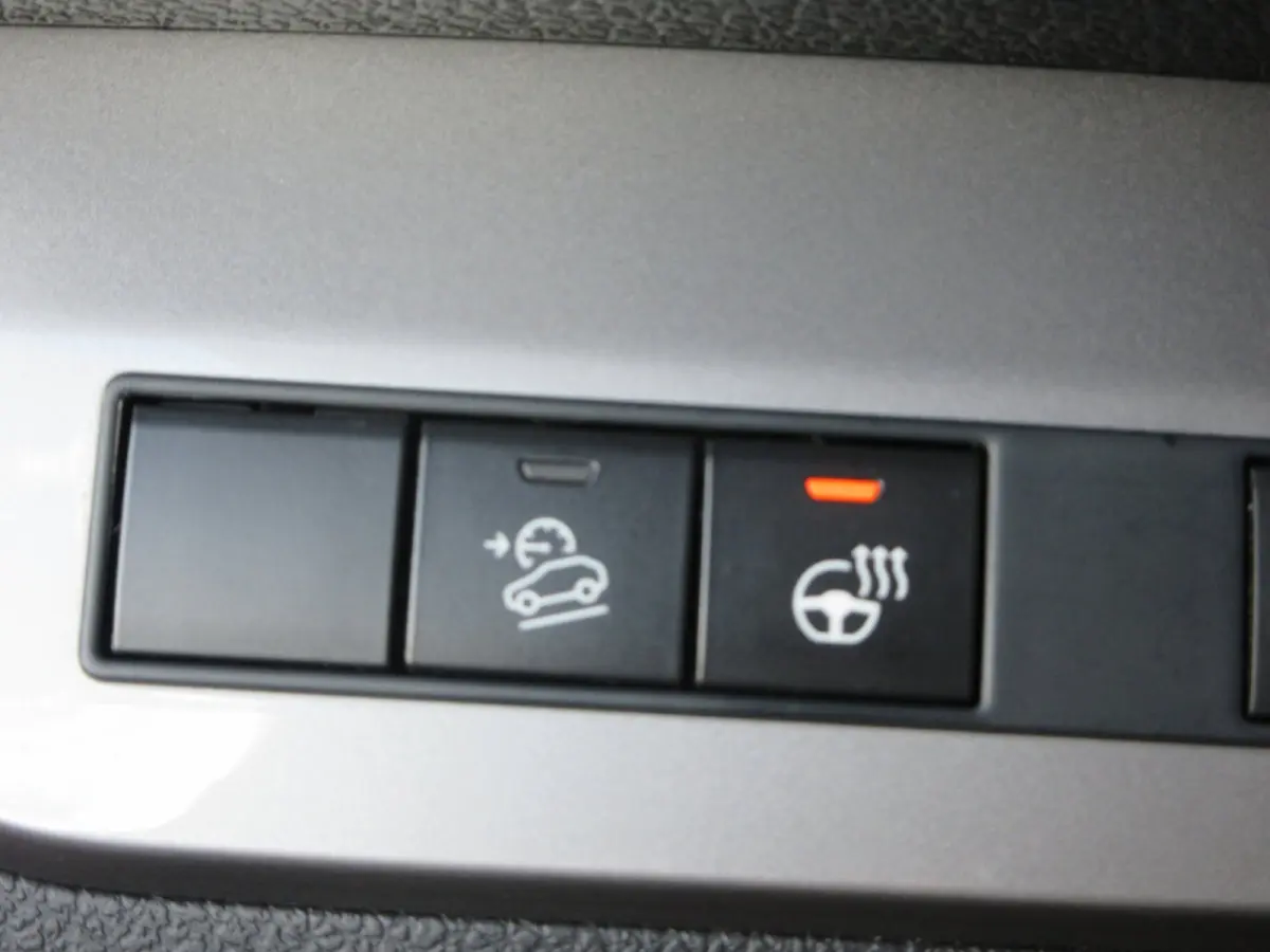 2.0, 177pk, L3, Euro6, Airco, Navigatie, Stuurverwarming, PDC. 3-Zits.
