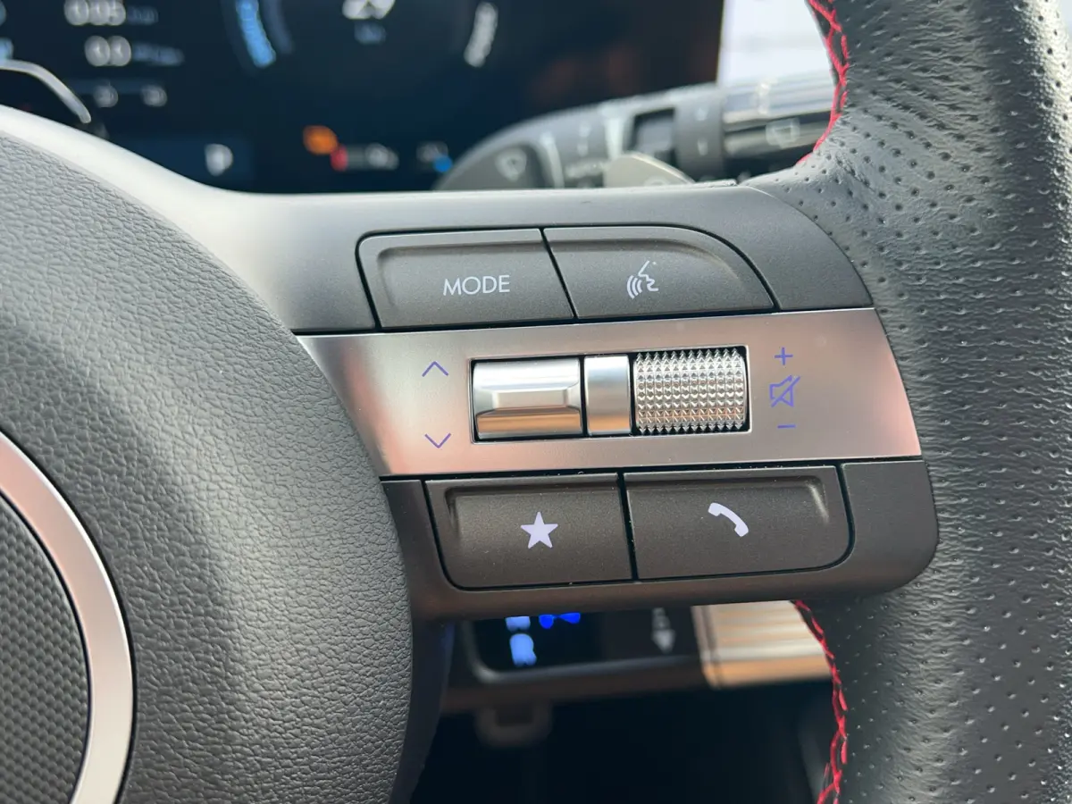 64.8 kWh 217pk N-Line Business | Carplay | Premium audio | Adaptive cruise controle | Dodehoek detectie | Keyless | Navigatie | Parkeersensoren | Camera | Stoelverwarming | Stuurverwarming |
