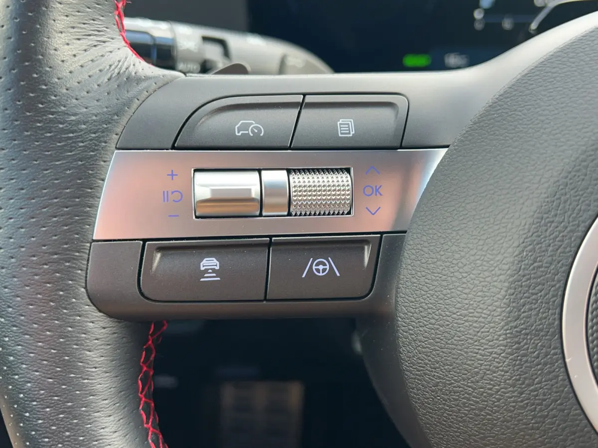64.8 kWh 217pk N-Line Business | Carplay | Premium audio | Adaptive cruise controle | Dodehoek detectie | Keyless | Navigatie | Parkeersensoren | Camera | Stoelverwarming | Stuurverwarming |