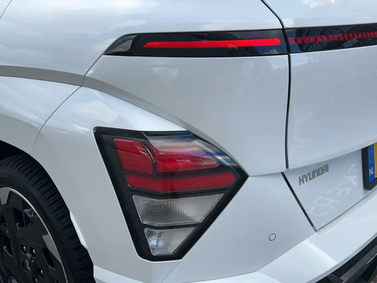 64.8 kWh 217pk N-Line Business | Carplay | Premium audio | Adaptive cruise controle | Dodehoek detectie | Keyless | Navigatie | Parkeersensoren | Camera | Stoelverwarming | Stuurverwarming |