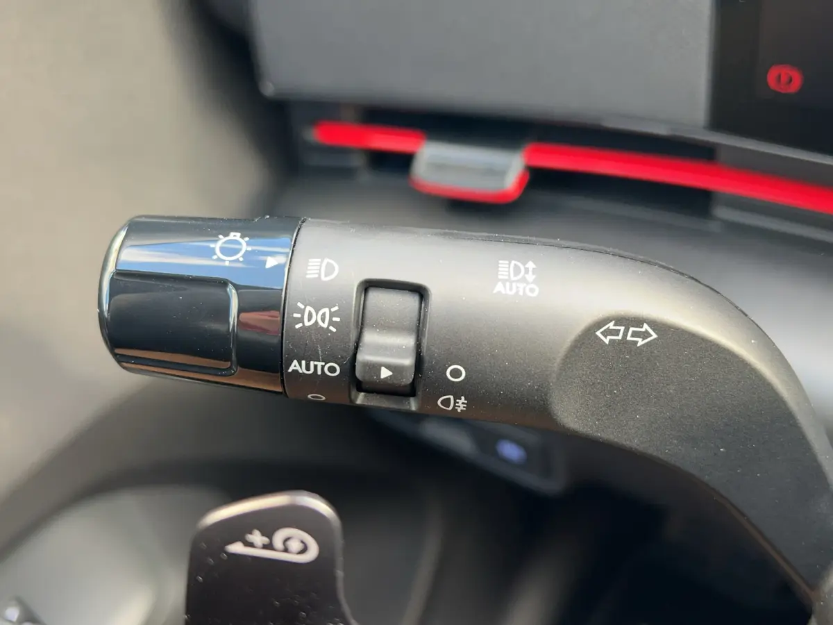 64.8 kWh 217pk N-Line Business | Carplay | Premium audio | Adaptive cruise controle | Dodehoek detectie | Keyless | Navigatie | Parkeersensoren | Camera | Stoelverwarming | Stuurverwarming |