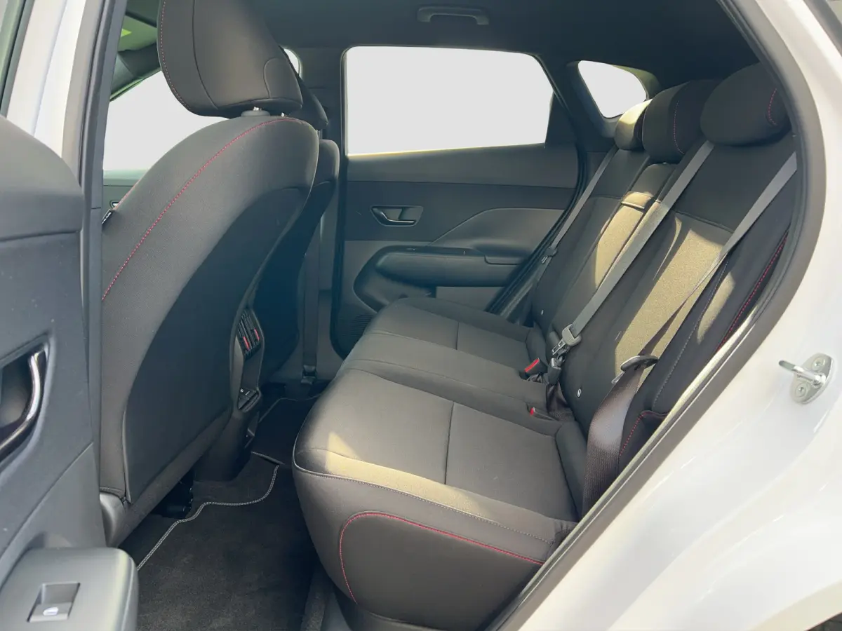 64.8 kWh 217pk N-Line Business | Carplay | Premium audio | Adaptive cruise controle | Dodehoek detectie | Keyless | Navigatie | Parkeersensoren | Camera | Stoelverwarming | Stuurverwarming |