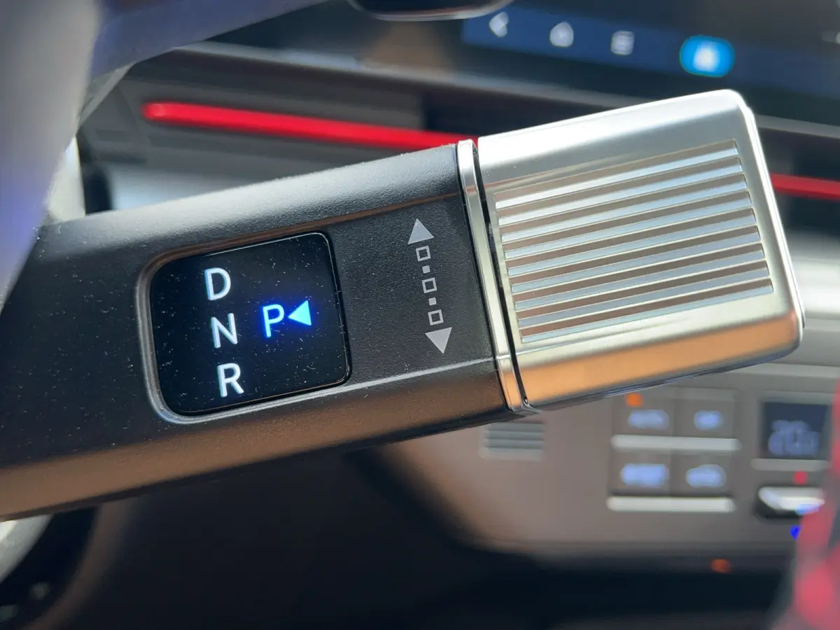 64.8 kWh 217pk N-Line Business | Carplay | Premium audio | Adaptive cruise controle | Dodehoek detectie | Keyless | Navigatie | Parkeersensoren | Camera | Stoelverwarming | Stuurverwarming |