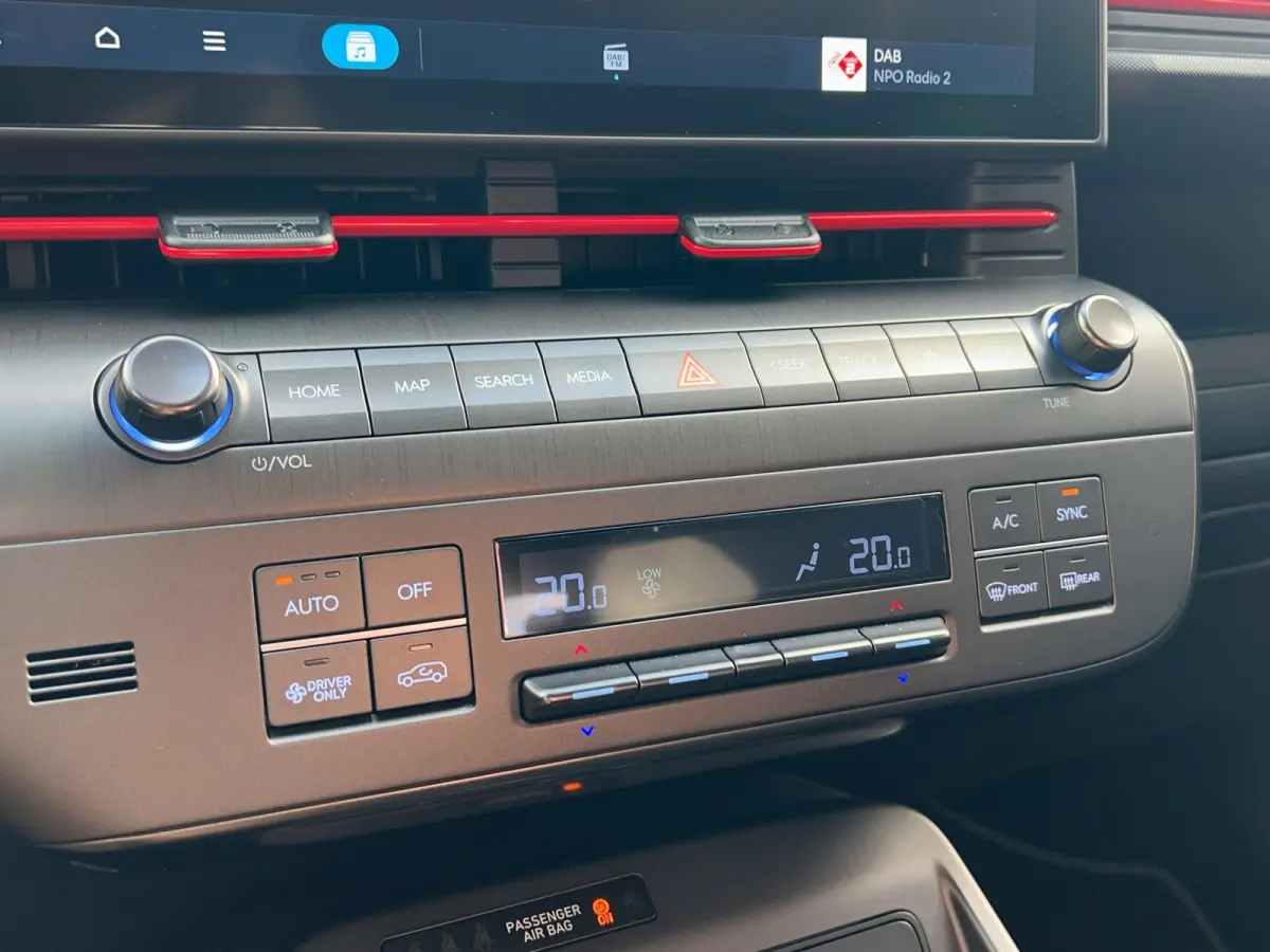 64.8 kWh 217pk N-Line Business | Carplay | Premium audio | Adaptive cruise controle | Dodehoek detectie | Keyless | Navigatie | Parkeersensoren | Camera | Stoelverwarming | Stuurverwarming |