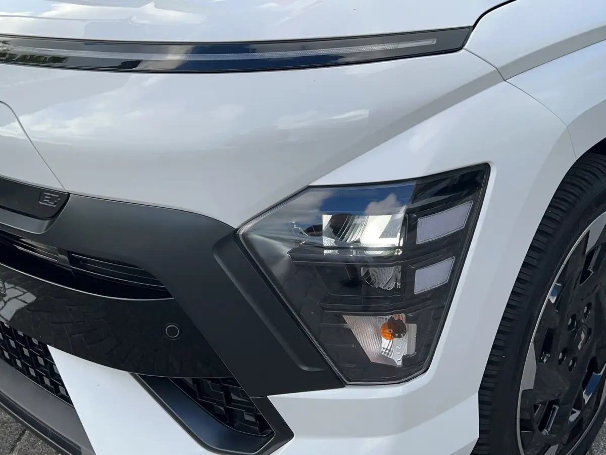 64.8 kWh 217pk N-Line Business | Carplay | Premium audio | Adaptive cruise controle | Dodehoek detectie | Keyless | Navigatie | Parkeersensoren | Camera | Stoelverwarming | Stuurverwarming |