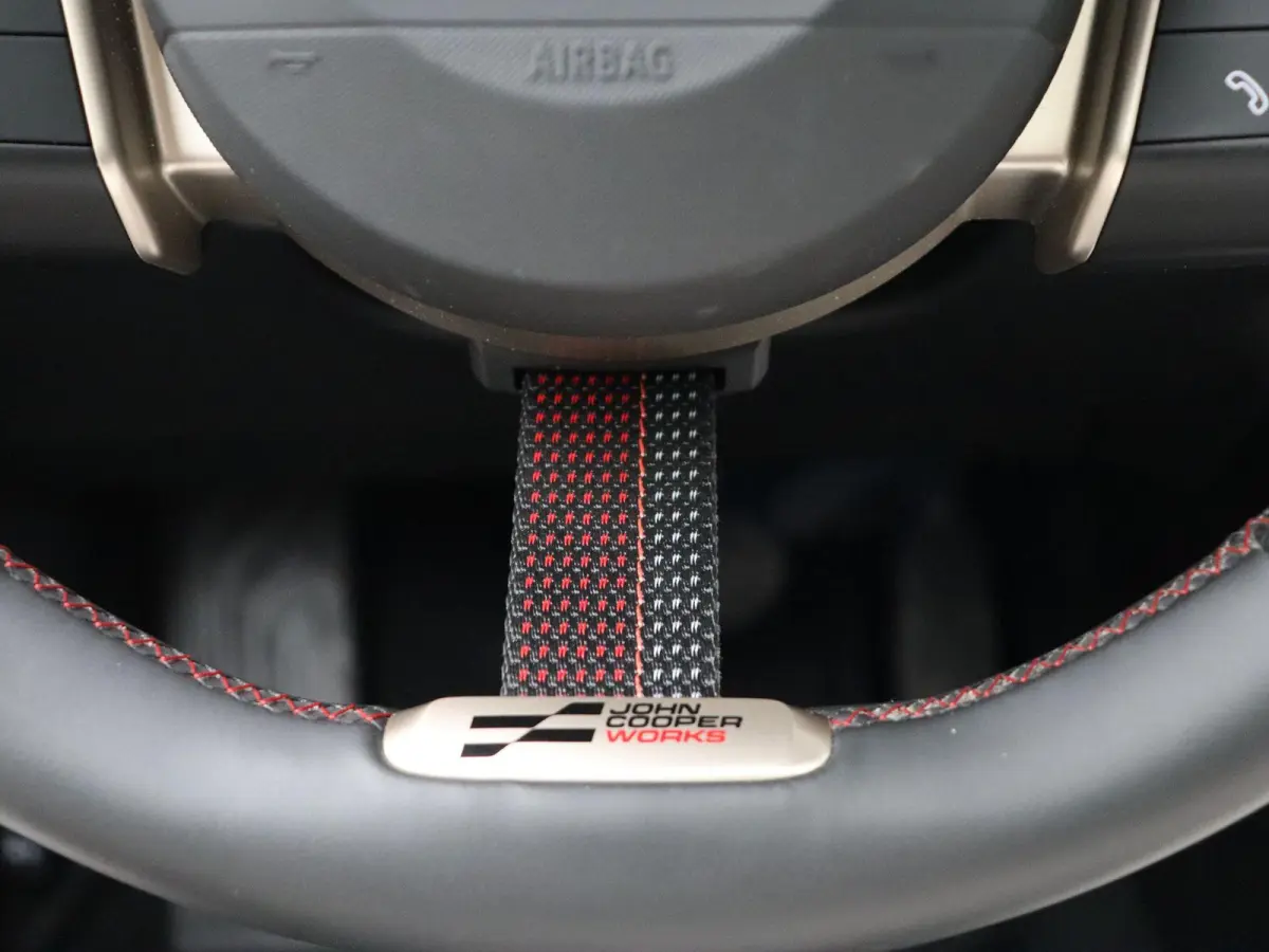 E JCW Pakket + Pakket XL + SoH 100% + Glazen panoramadak + Driving Assistant Professional + Parking Assistant Plus + Harman Kardon + Comfort Access + 20''