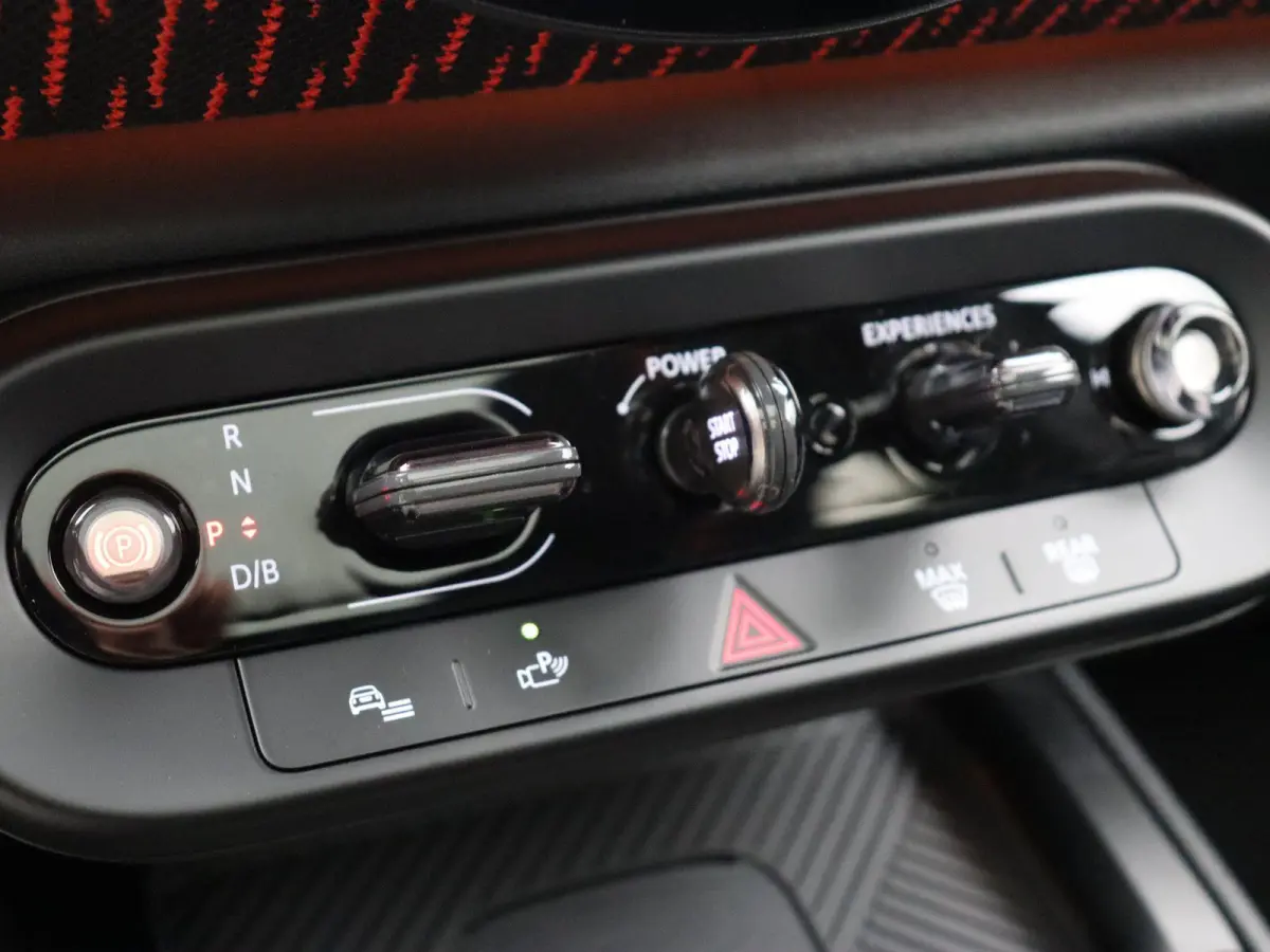 E JCW Pakket + Pakket XL + SoH 100% + Glazen panoramadak + Driving Assistant Professional + Parking Assistant Plus + Harman Kardon + Comfort Access + 20''