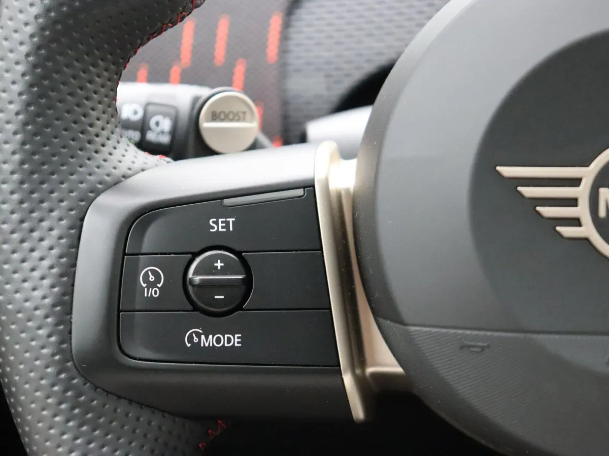 E JCW Pakket + Pakket XL + SoH 100% + Glazen panoramadak + Driving Assistant Professional + Parking Assistant Plus + Harman Kardon + Comfort Access + 20''