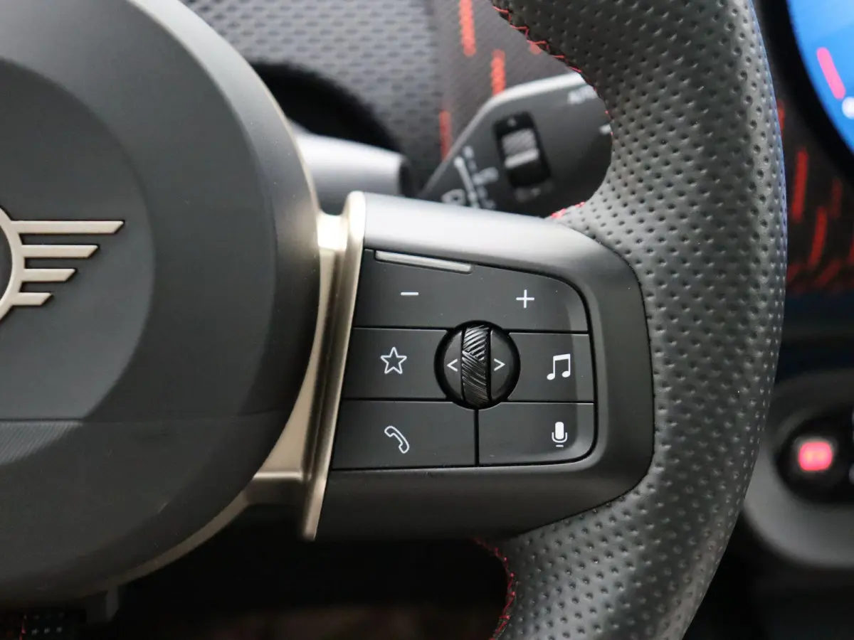 E JCW Pakket + Pakket XL + SoH 100% + Glazen panoramadak + Driving Assistant Professional + Parking Assistant Plus + Harman Kardon + Comfort Access + 20''
