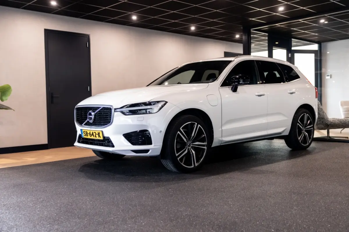 2.0 T8 AWD R-Design | B&W | 360 Cam | Stoelventilatie | Trekhaak |
