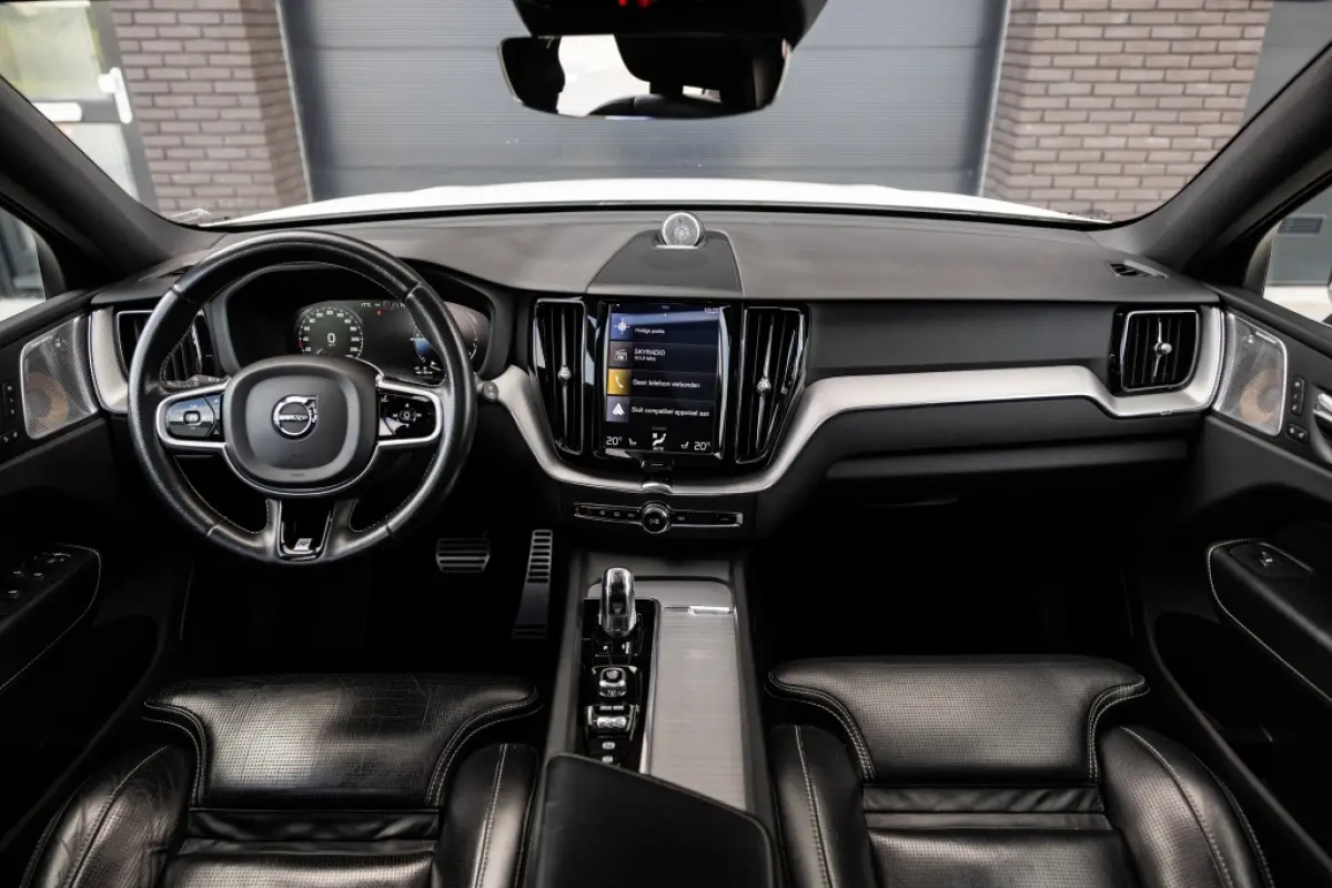 2.0 T8 AWD R-Design | B&W | 360 Cam | Stoelventilatie | Trekhaak |