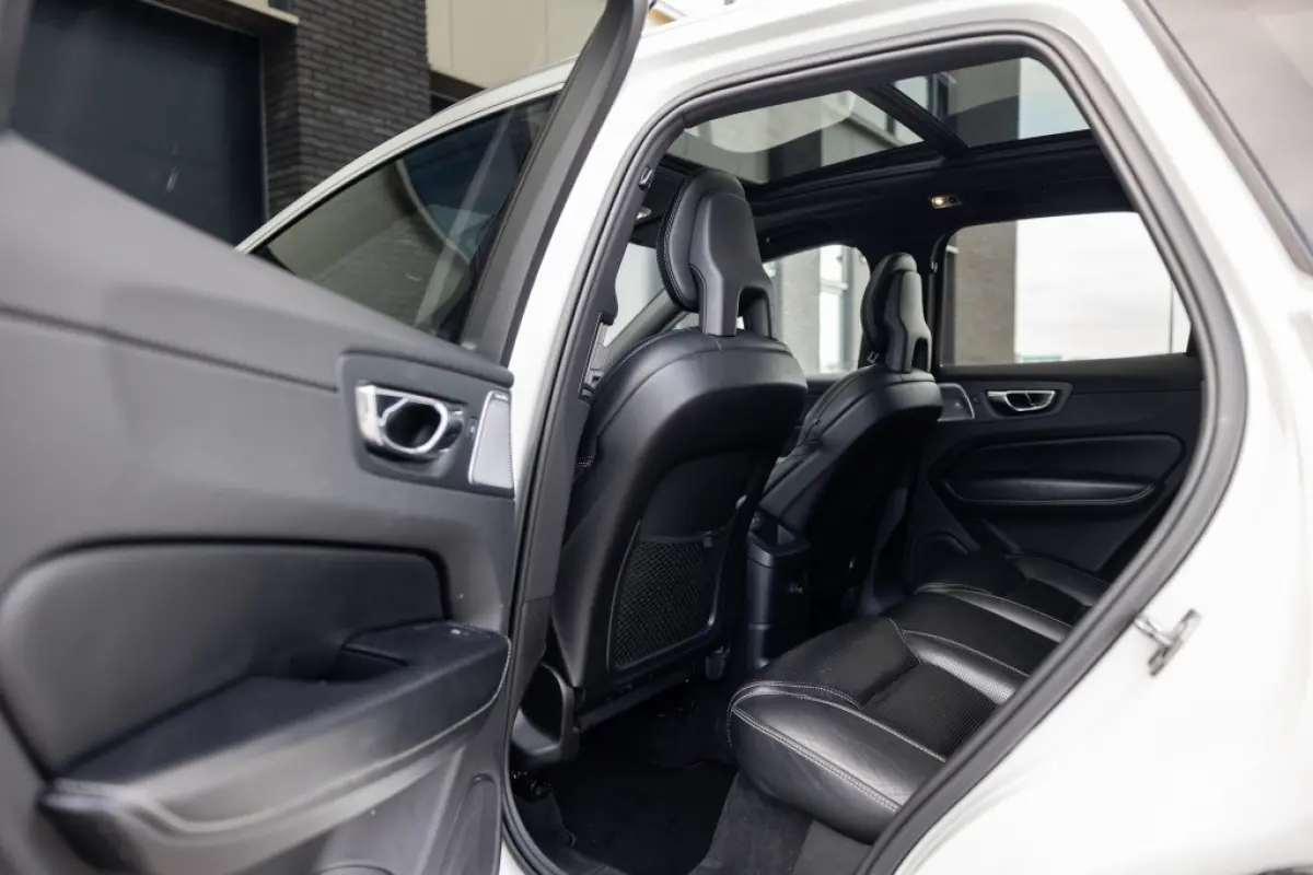 2.0 T8 AWD R-Design | B&W | 360 Cam | Stoelventilatie | Trekhaak |