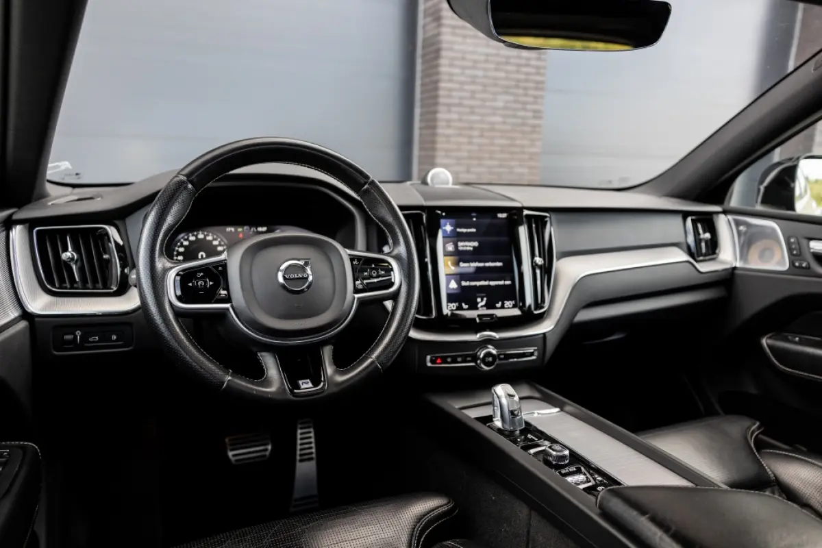 2.0 T8 AWD R-Design | B&W | 360 Cam | Stoelventilatie | Trekhaak |