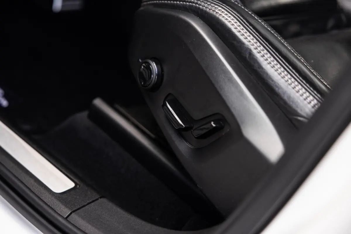 2.0 T8 AWD R-Design | B&W | 360 Cam | Stoelventilatie | Trekhaak |
