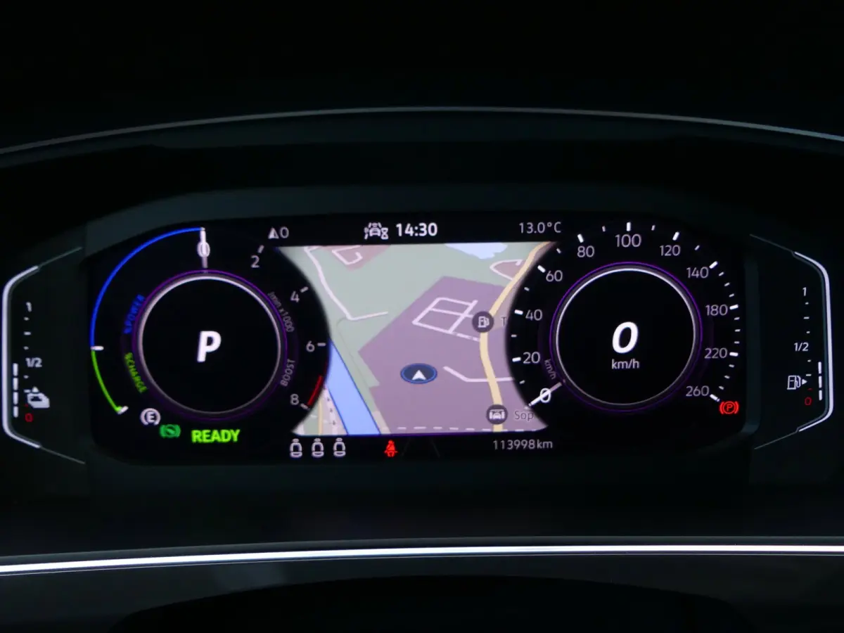 1.4 TSI eHybrid R-Line Business+ / pano / leer / 360 camera