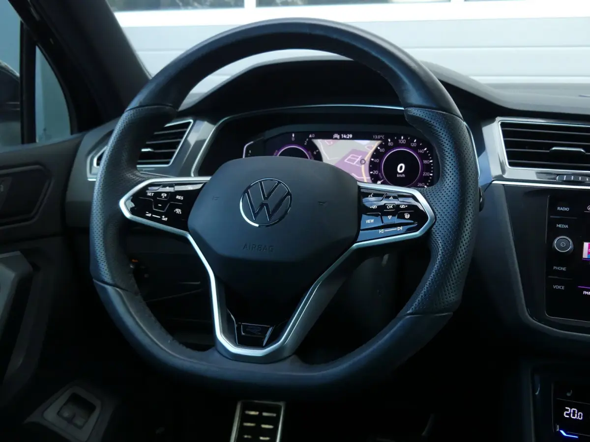 1.4 TSI eHybrid R-Line Business+ / pano / leer / 360 camera