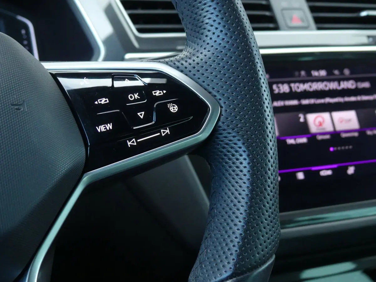 1.4 TSI eHybrid R-Line Business+ / pano / leer / 360 camera