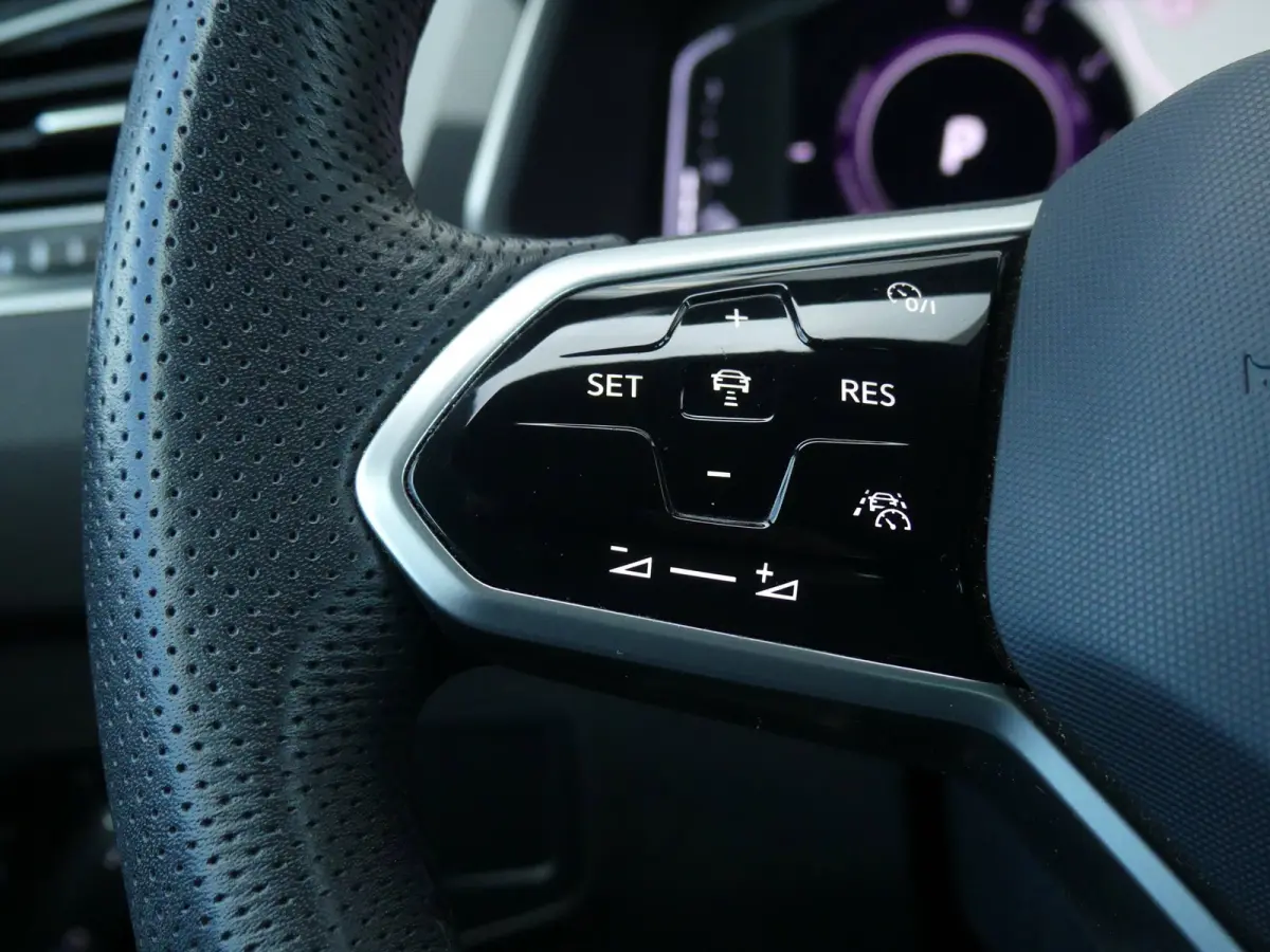 1.4 TSI eHybrid R-Line Business+ / pano / leer / 360 camera