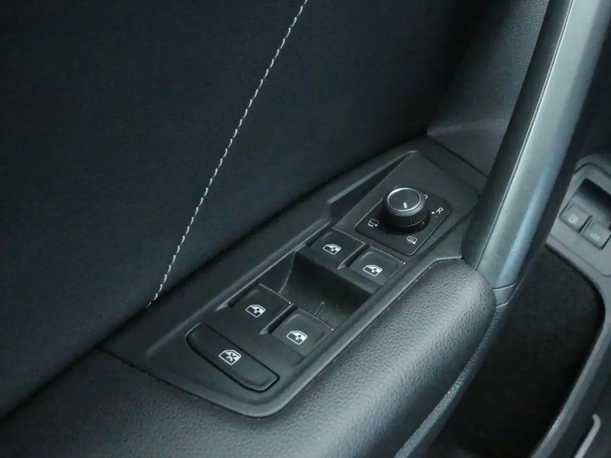 1.4 TSI eHybrid R-Line Business+ / pano / leer / 360 camera