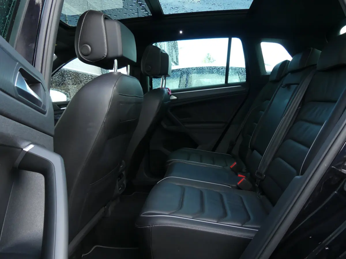 1.4 TSI eHybrid R-Line Business+ / pano / leer / 360 camera