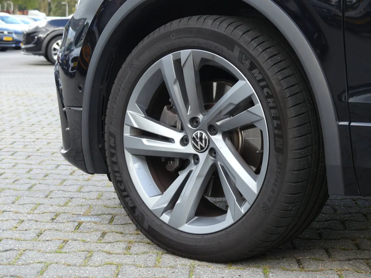 1.4 TSI eHybrid R-Line Business+ / pano / leer / 360 camera
