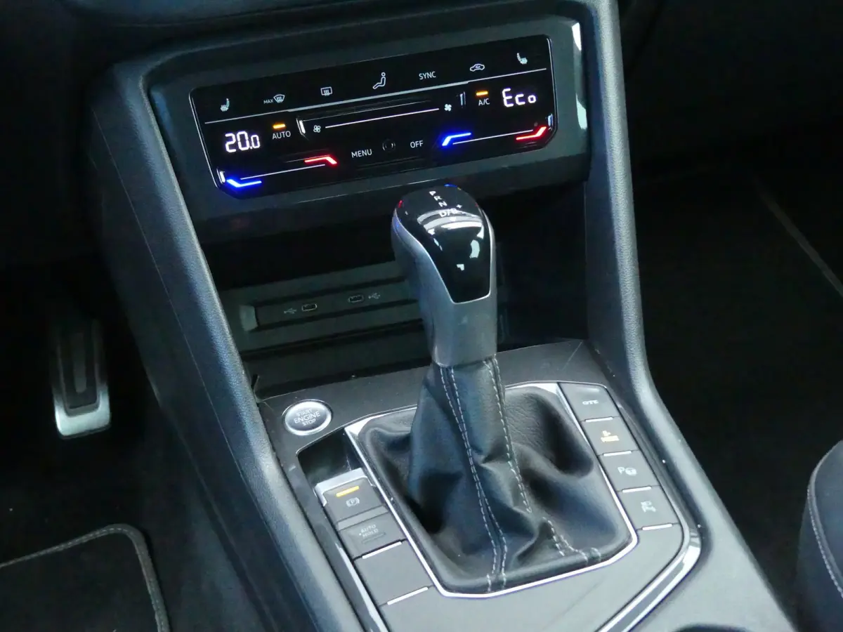 1.4 TSI eHybrid R-Line Business+ / pano / leer / 360 camera
