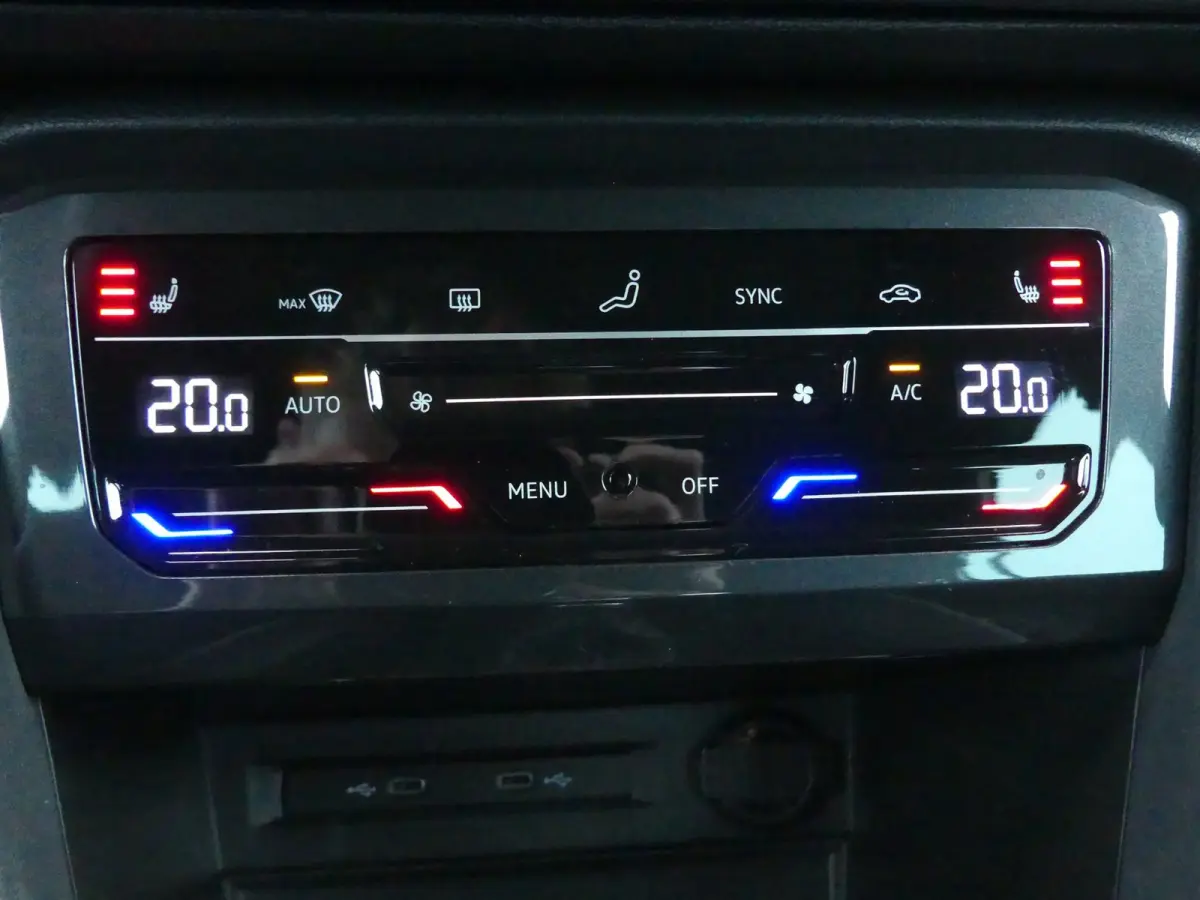 1.4 TSI eHybrid R-Line Business+ / pano / leer / 360 camera