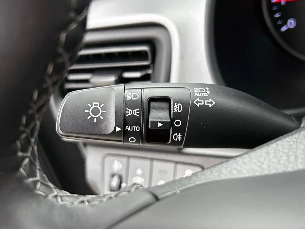 1.0 T-GDi 120pk MHEV DynamicLine Auto. Navigatie Apple Carplay/Android Auto Camera Parkeersensoren achter Cruise Control Lichtmetalen velgen Airco