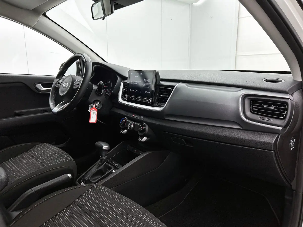 1.0 T-GDi 120pk MHEV DynamicLine Auto. Navigatie Apple Carplay/Android Auto Camera Parkeersensoren achter Cruise Control Lichtmetalen velgen Airco