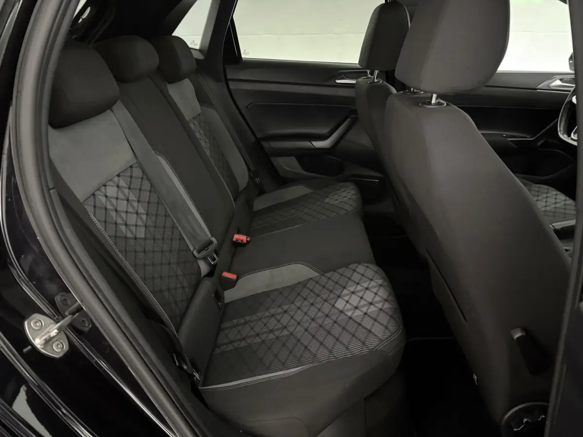 1.0 TSI R-Line | Virtual | Cruise | Carplay | LED | Stoelverw. | Parkeersens.