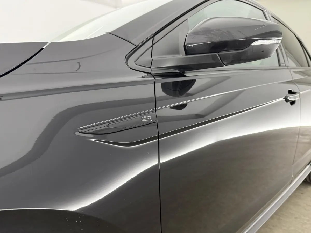 1.0 TSI R-Line | Virtual | Cruise | Carplay | LED | Stoelverw. | Parkeersens.