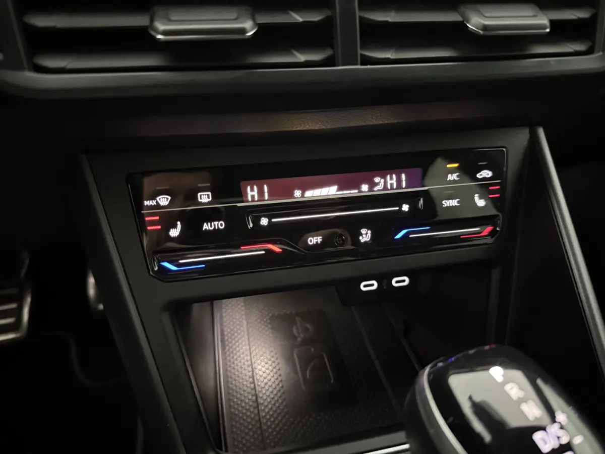 1.0 TSI R-Line | Virtual | Cruise | Carplay | LED | Stoelverw. | Parkeersens.
