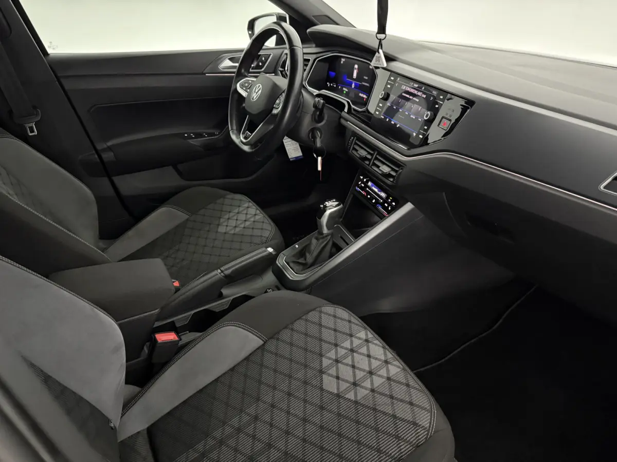1.0 TSI R-Line | Virtual | Cruise | Carplay | LED | Stoelverw. | Parkeersens.