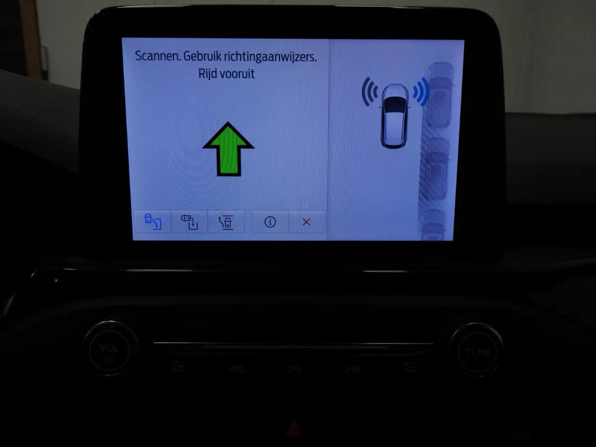 1.0 EcoBoost Hybrid ST Line X Business NAVI/ADAPT.CRUISE/B&O/AGR/TREKH./18"LMV!