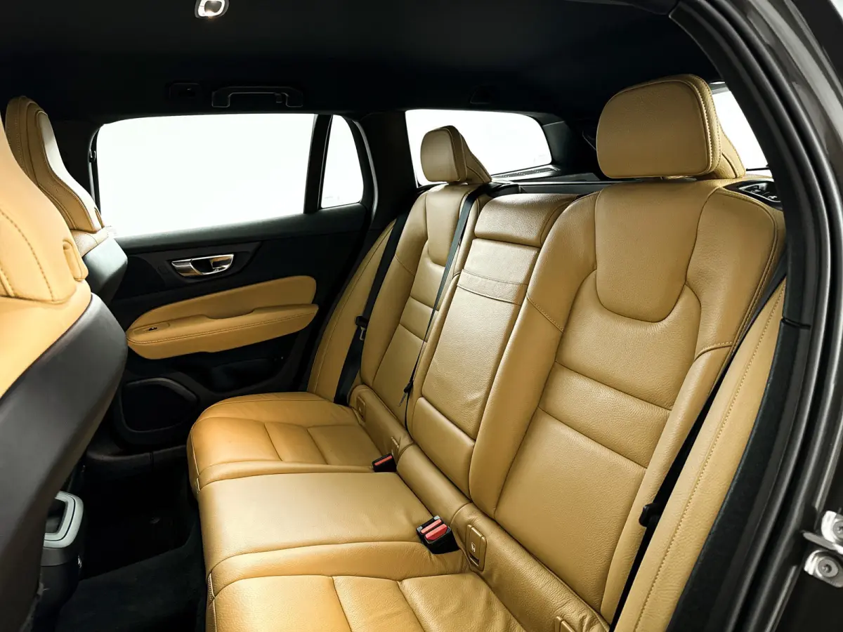 T4 Momentum Pro | Park assist | Stoelverwarming | Navigatie