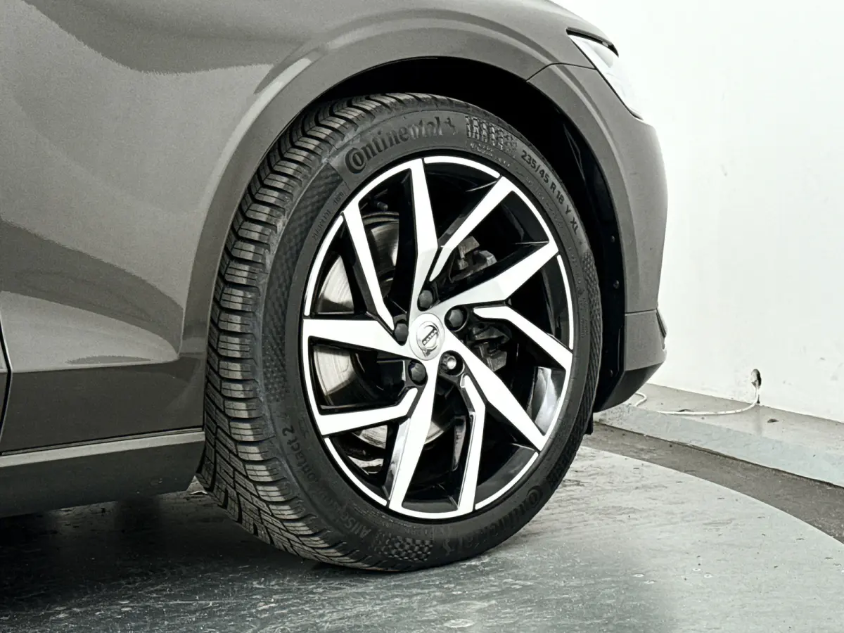 T4 Momentum Pro | Park assist | Stoelverwarming | Navigatie