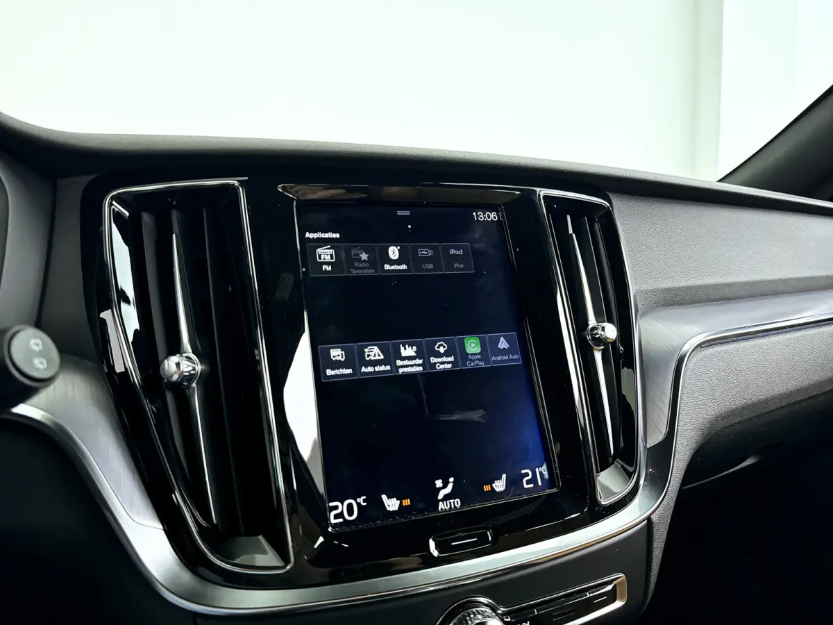T4 Momentum Pro | Park assist | Stoelverwarming | Navigatie