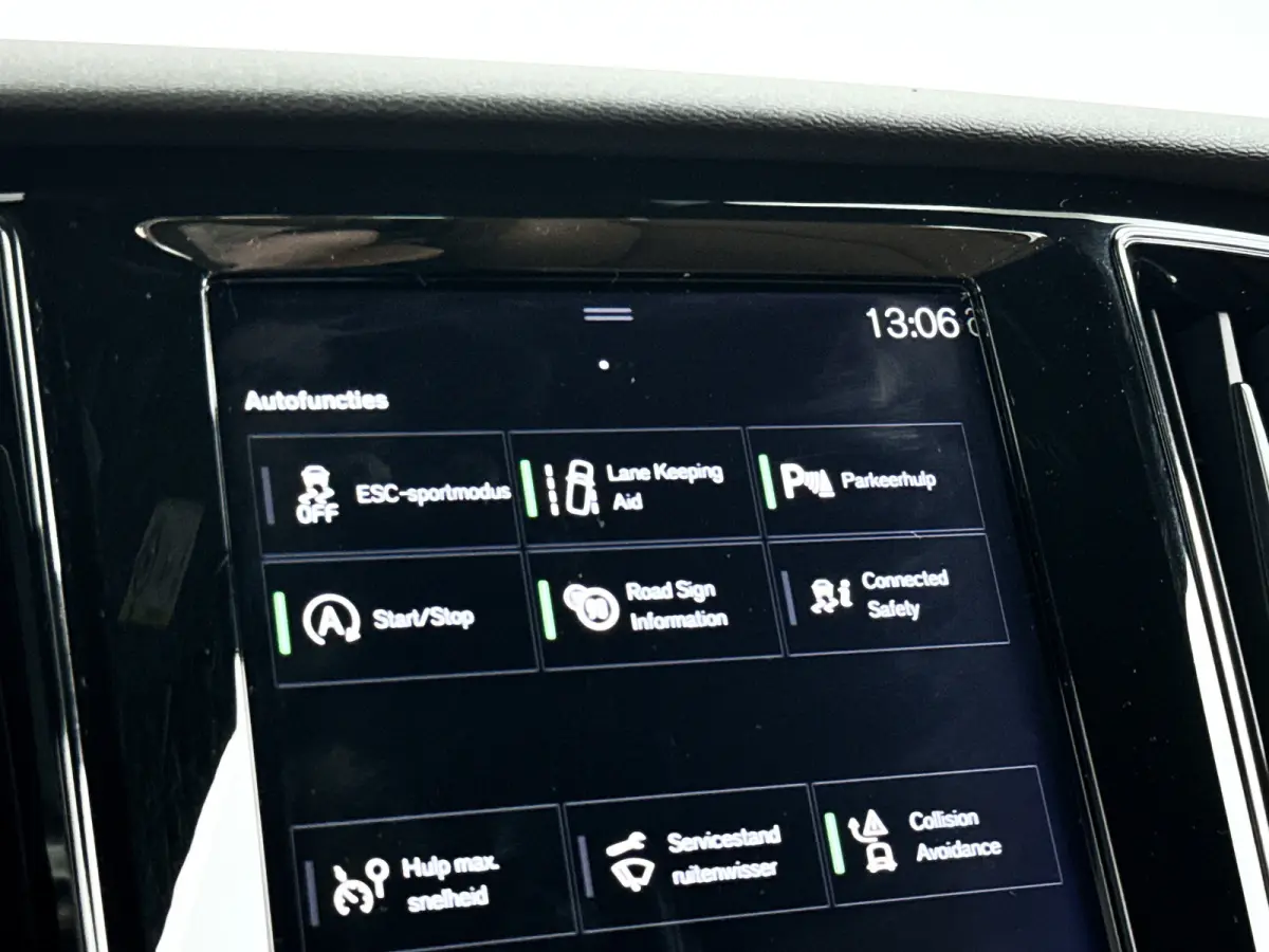 T4 Momentum Pro | Park assist | Stoelverwarming | Navigatie