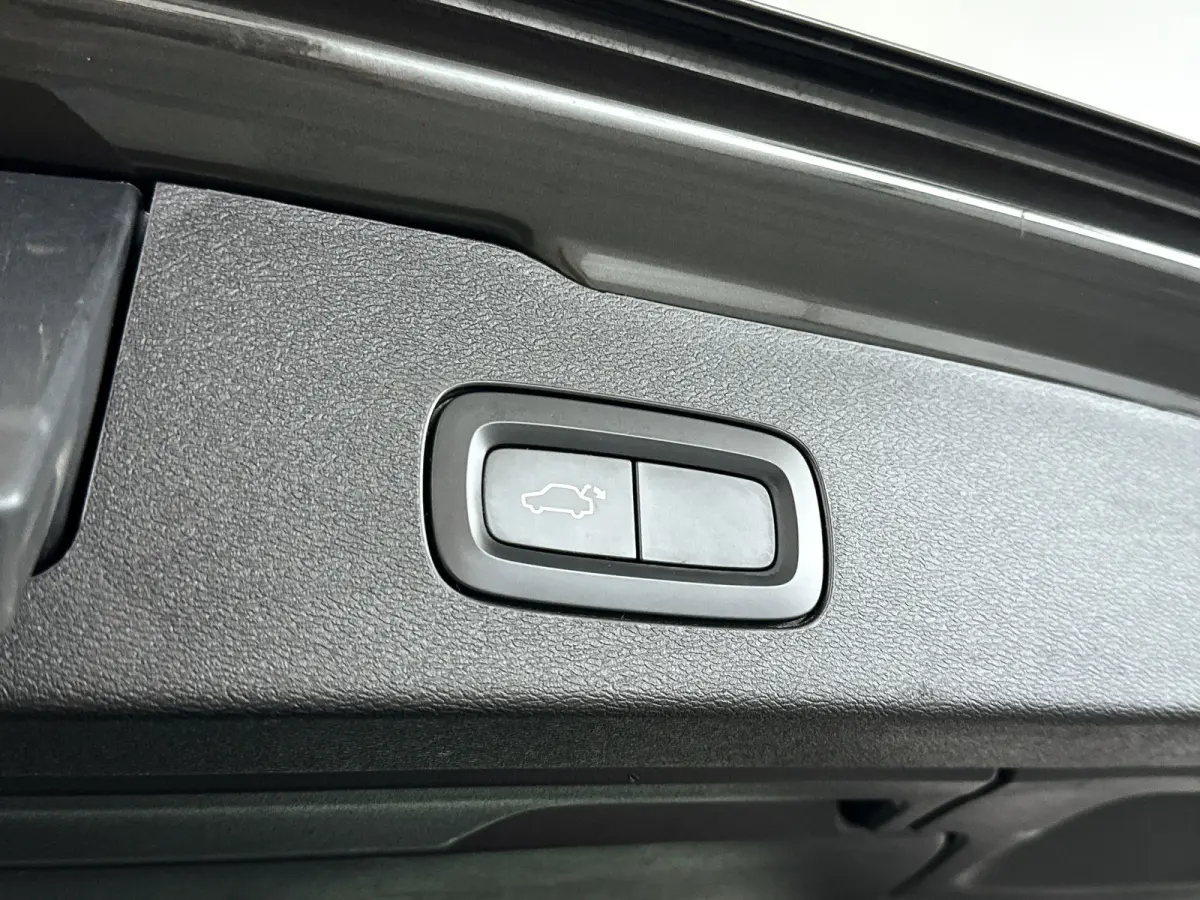 T4 Momentum Pro | Park assist | Stoelverwarming | Navigatie