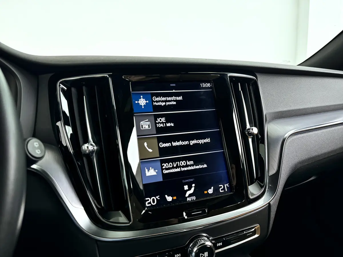 T4 Momentum Pro | Park assist | Stoelverwarming | Navigatie