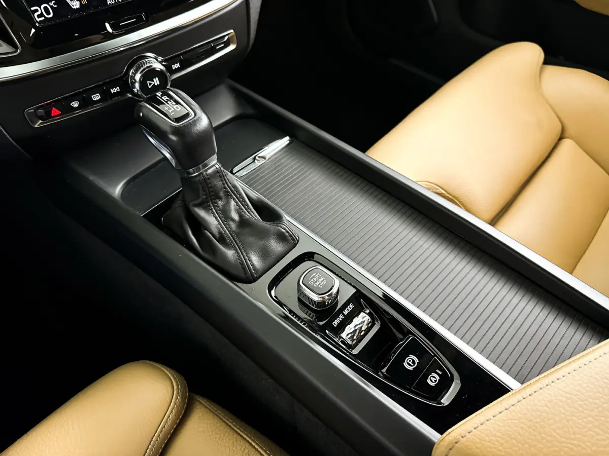 T4 Momentum Pro | Park assist | Stoelverwarming | Navigatie