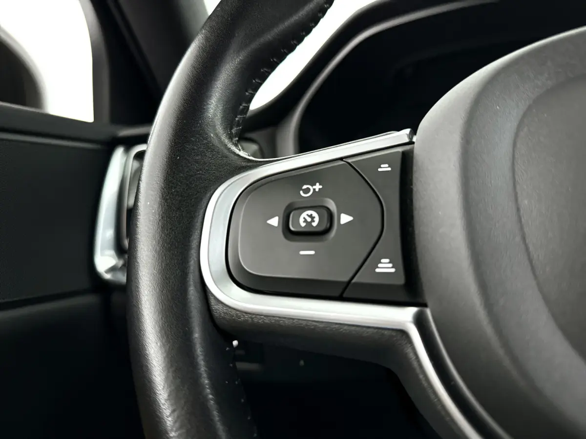 T4 Momentum Pro | Park assist | Stoelverwarming | Navigatie