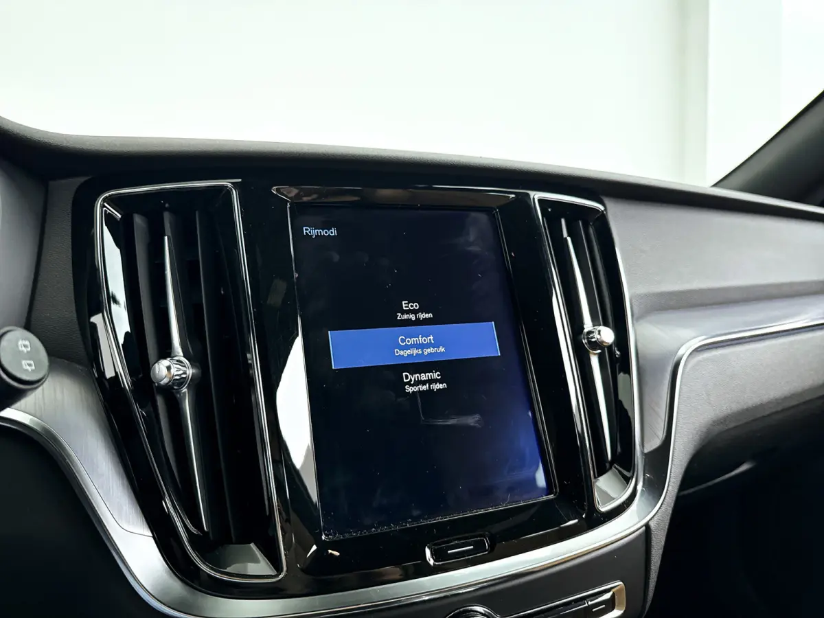 T4 Momentum Pro | Park assist | Stoelverwarming | Navigatie