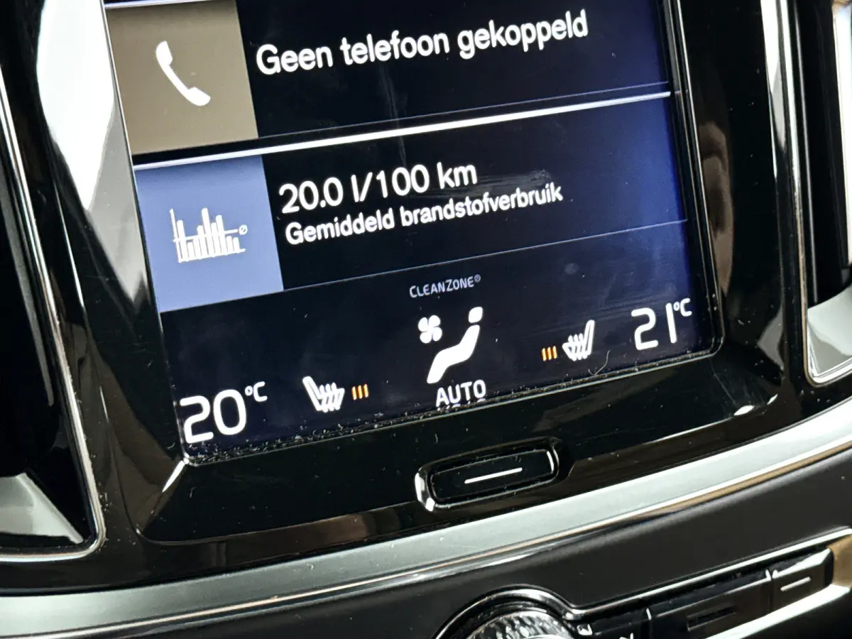 T4 Momentum Pro | Park assist | Stoelverwarming | Navigatie