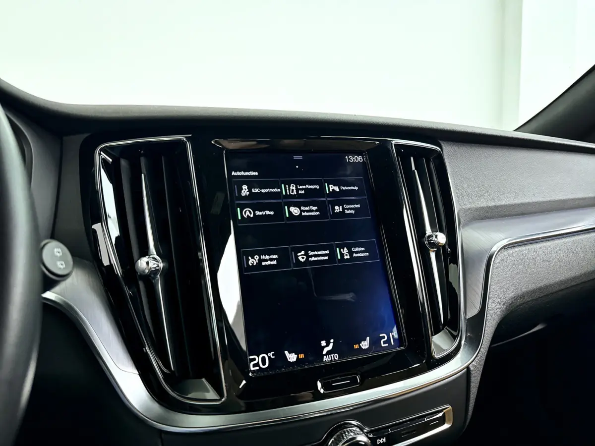 T4 Momentum Pro | Park assist | Stoelverwarming | Navigatie