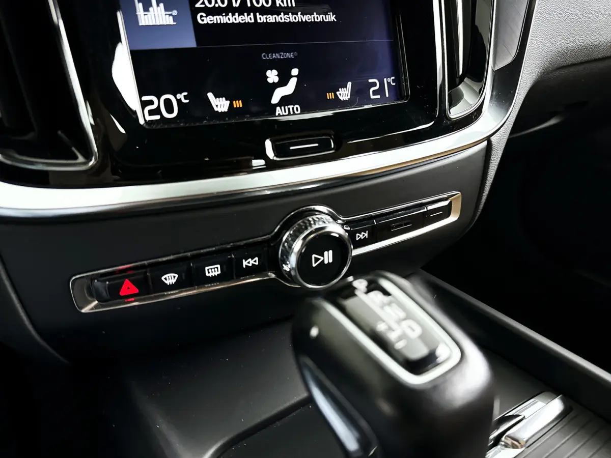 T4 Momentum Pro | Park assist | Stoelverwarming | Navigatie