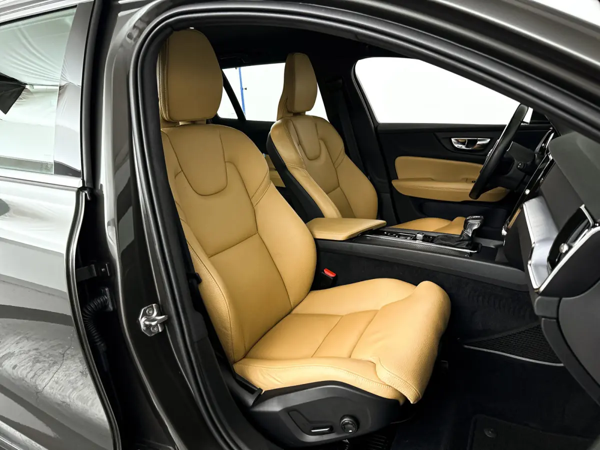 T4 Momentum Pro | Park assist | Stoelverwarming | Navigatie