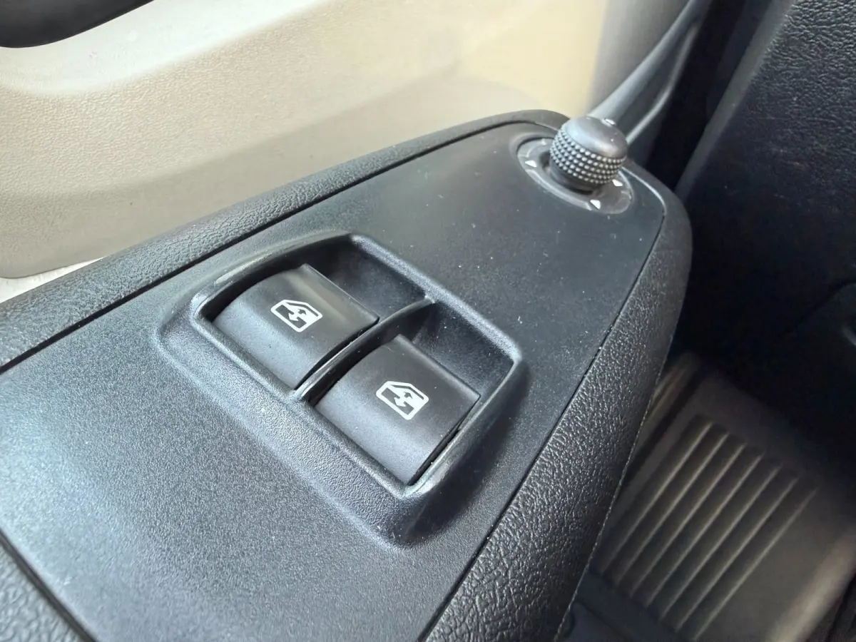 333 * Euro 6 * Laadbak * Laadkraan * Airco * Trekhaak *